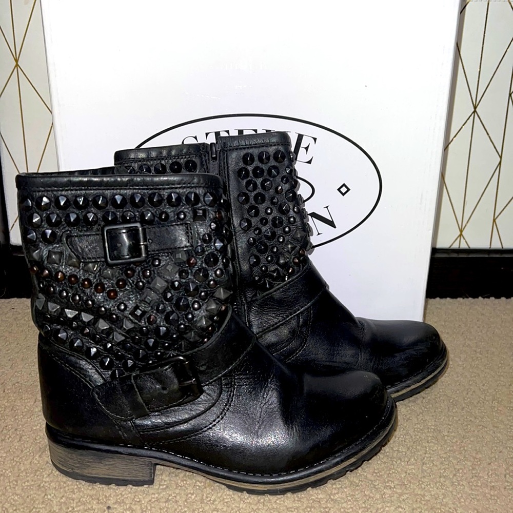 STEVE MADDEN- Marcoo size 6.5 genuine leather